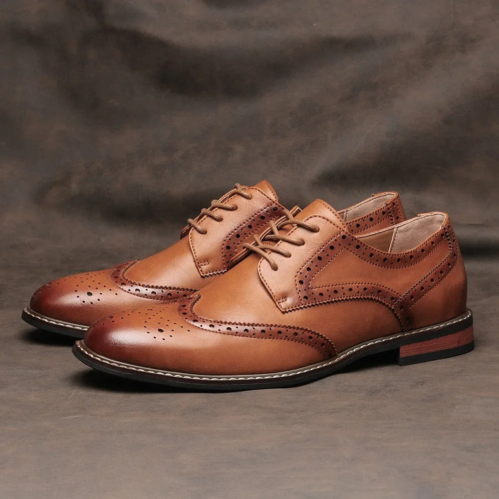 Polished Leather Oxford Shoes with Brogue Detailing