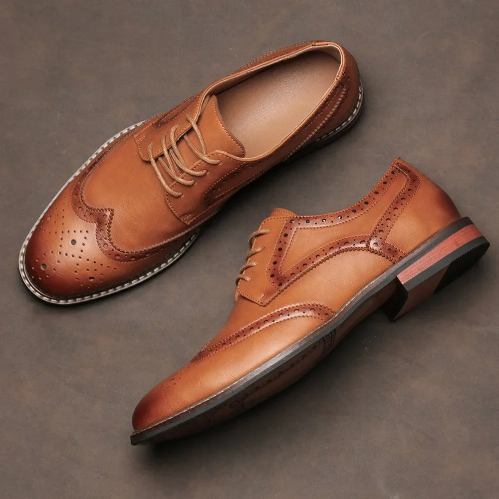 Polished Leather Oxford Shoes with Brogue Detailing