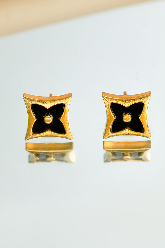 Distinctive Clover Stud Earrings