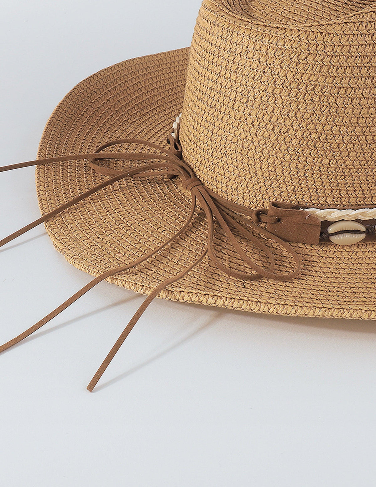Modern Straw Hat With Shell Tassels
