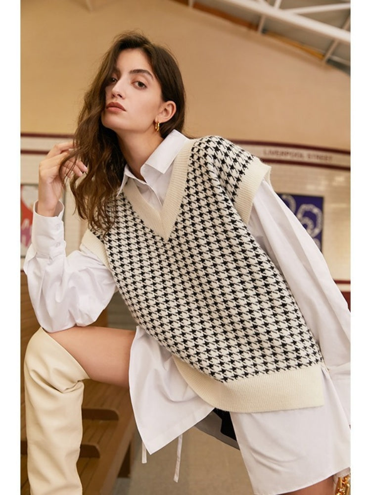 Vest with V-Neck and Relaxed Fit