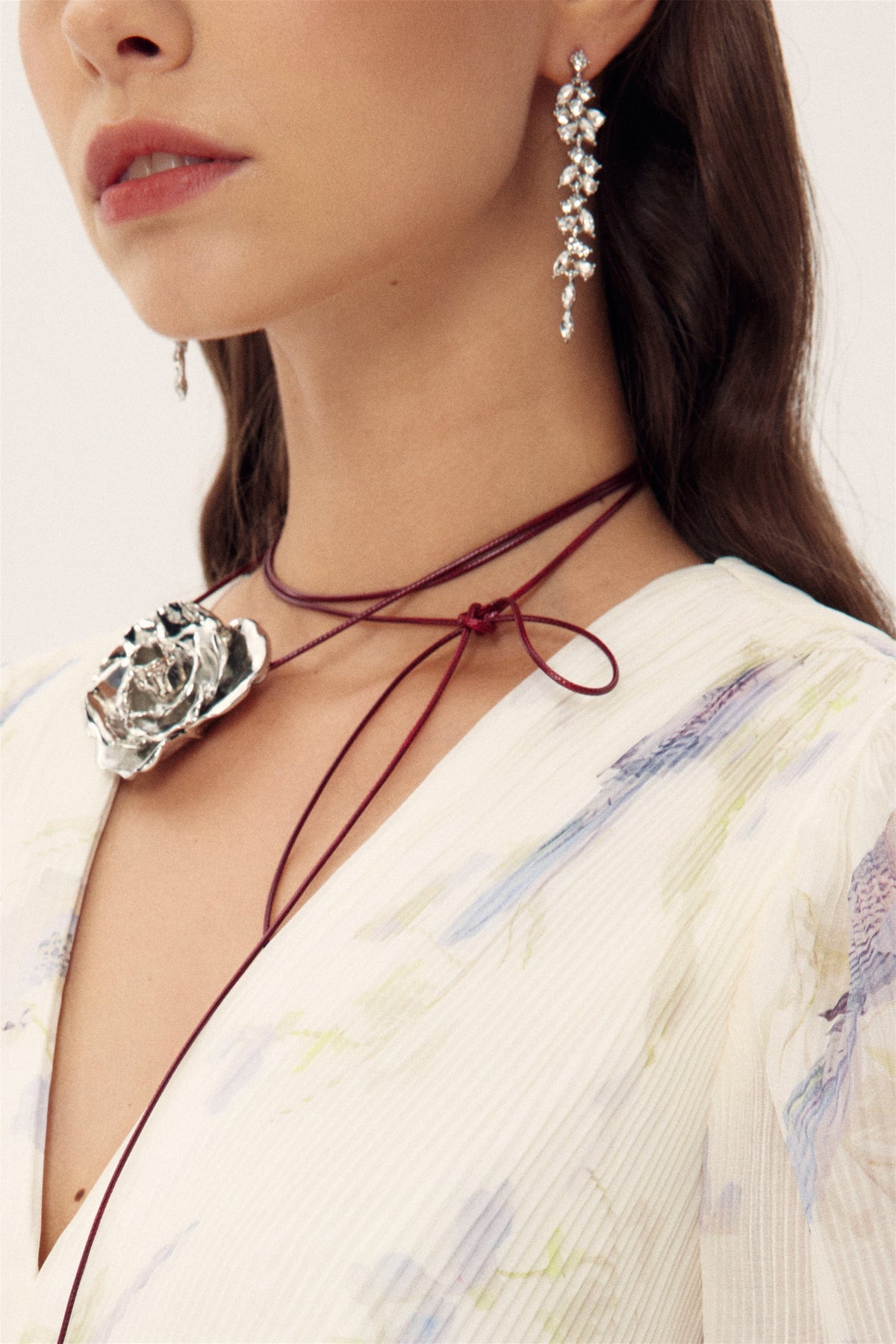 Statement Alloy Flower Pendant Choker