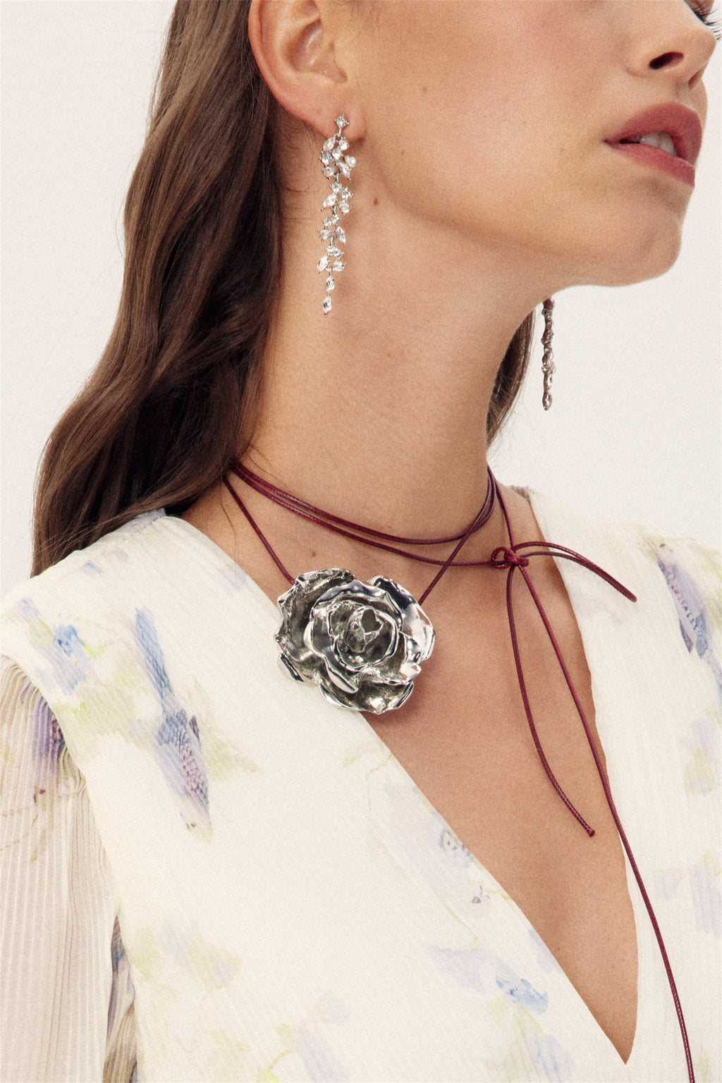 Statement Alloy Flower Pendant Choker