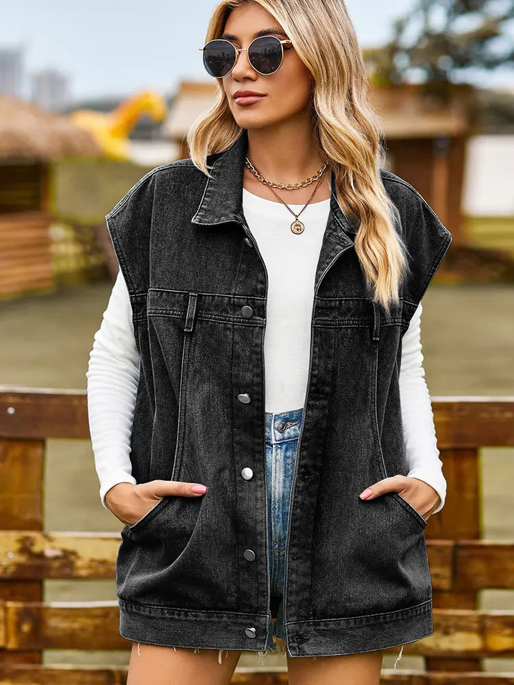 Denim Vest in a Washed Look with Pockets and a Relaxed Fit