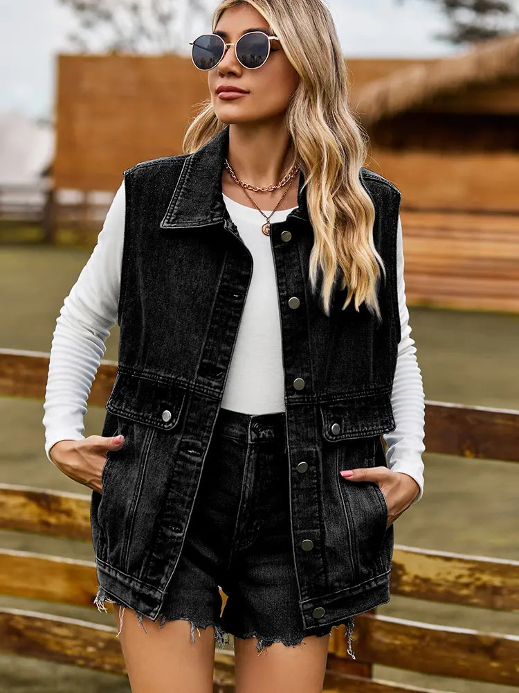 Denim Vest in a Lightweight Design with a Relaxed Fit and Sleeveless
