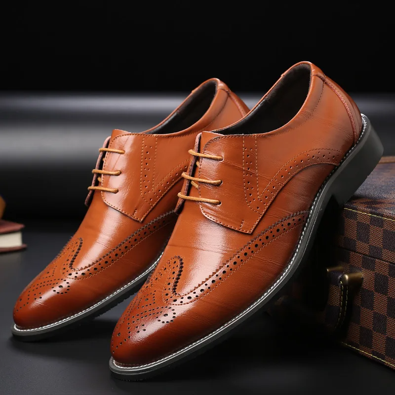 Cowhide Leather Oxford Shoes with Brogue Detailing
