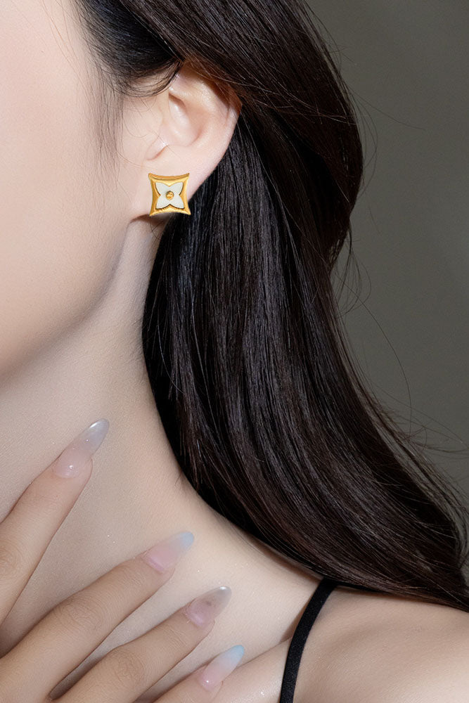Distinctive Clover Stud Earrings