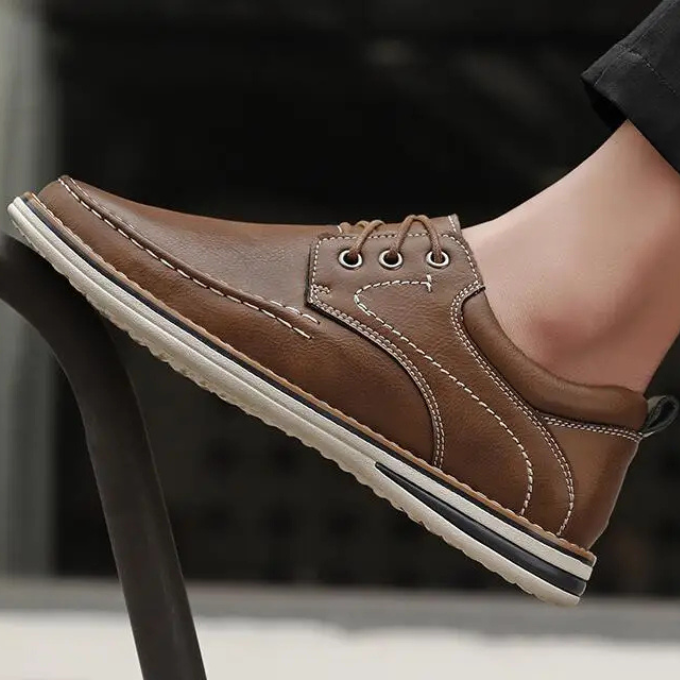 Cowhide Leather Oxford Shoes with Contrast Stitching