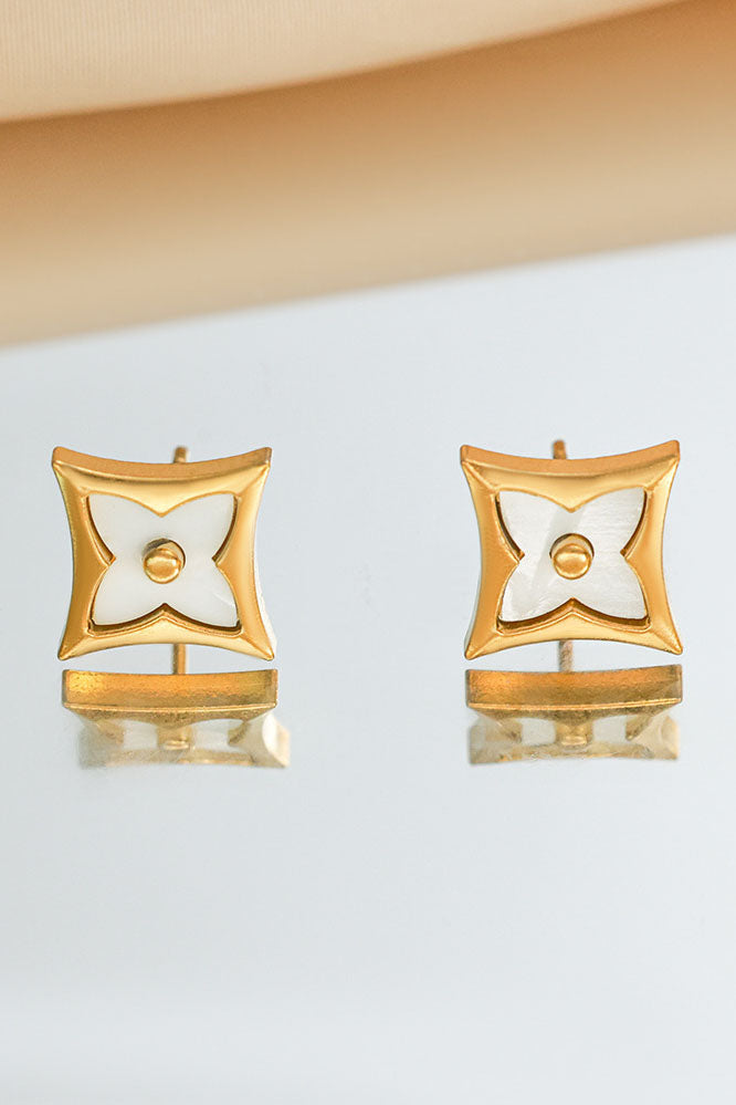 Distinctive Clover Stud Earrings