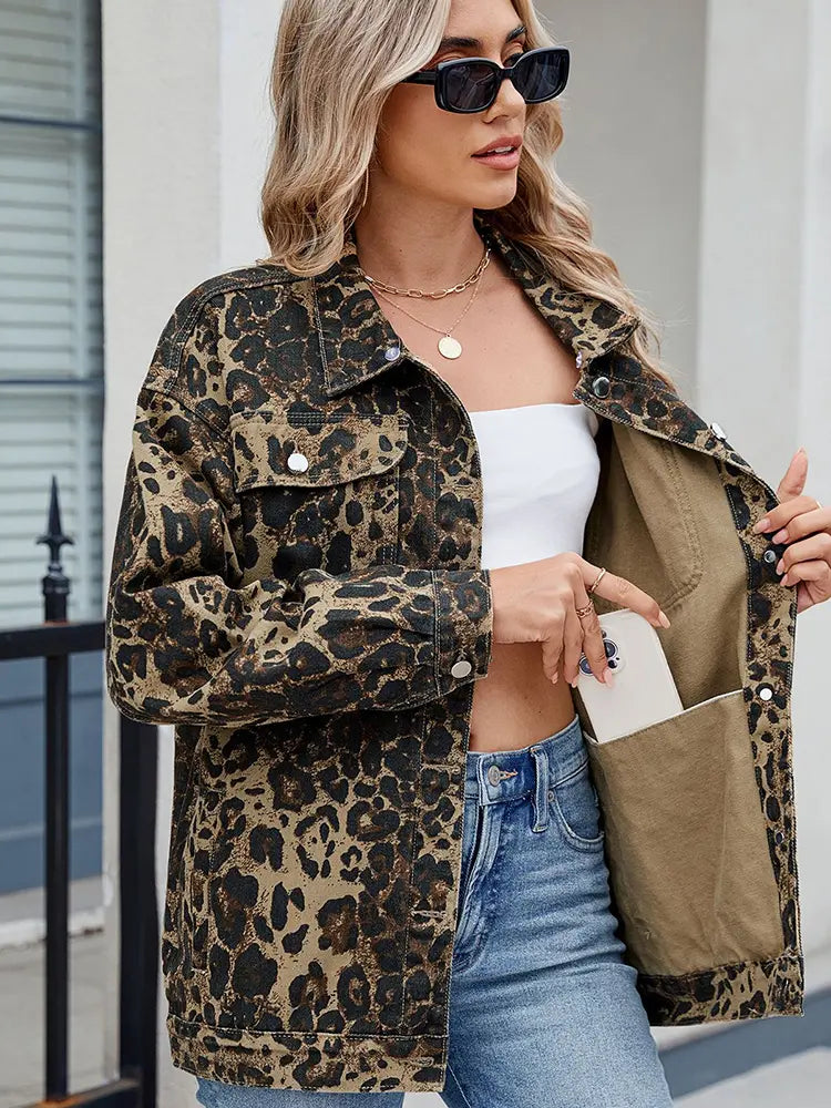 Denim Jacket in a Washed Look with Button Closure and Relaxed Fit
