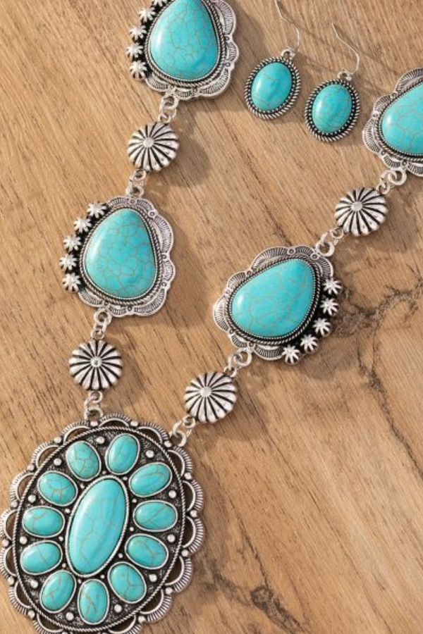 Coordinated Women's Western Retro Turquoise Necklace Jewelry Set