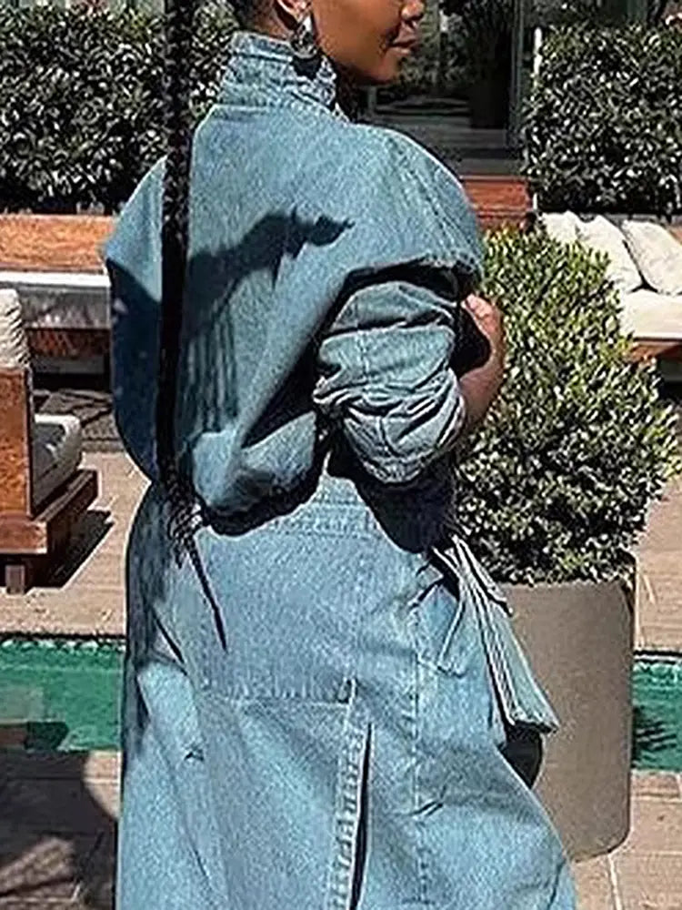 Cropped Denim Jacket with Pockets and a Relaxed Fit