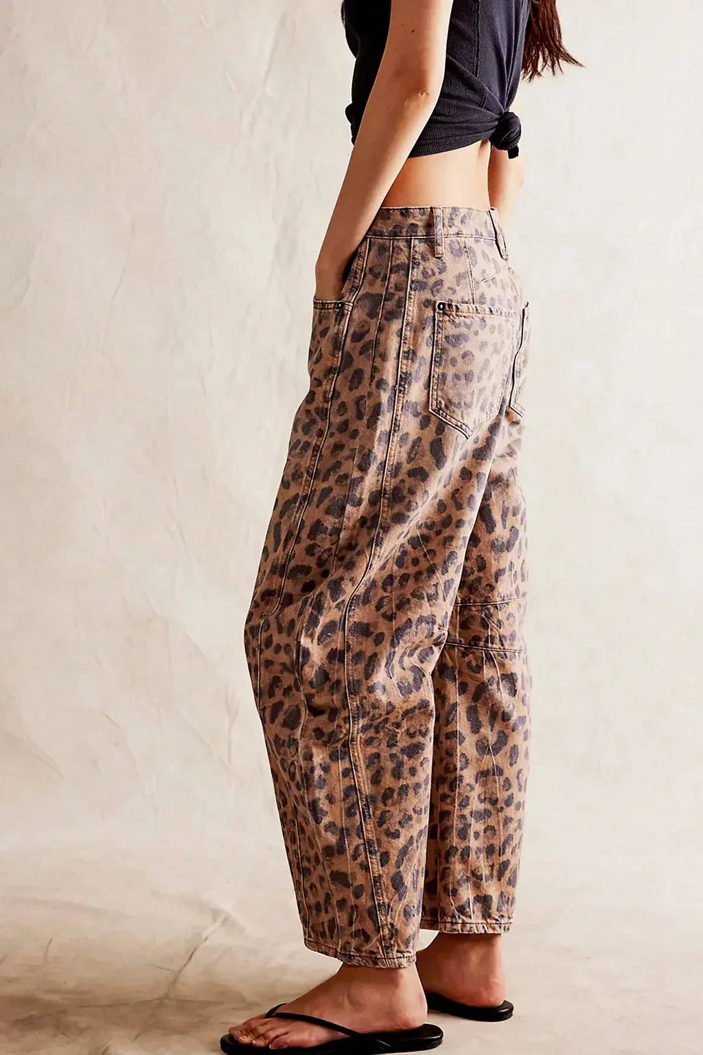 Modern Leopard Print Barrel Jeans