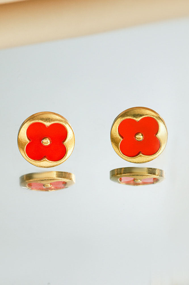 Distinctive Clover Stud Earrings