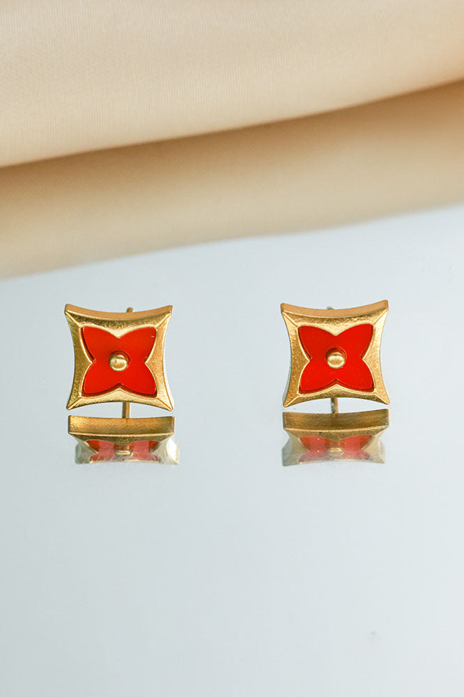 Distinctive Clover Stud Earrings