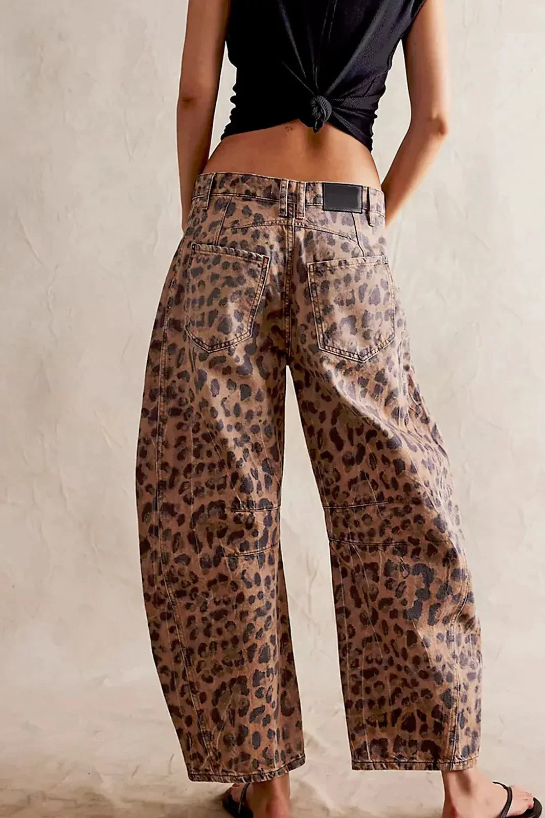 Modern Leopard Print Barrel Jeans