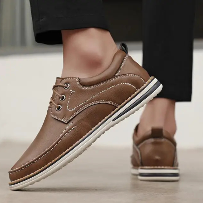 Cowhide Leather Oxford Shoes with Contrast Stitching