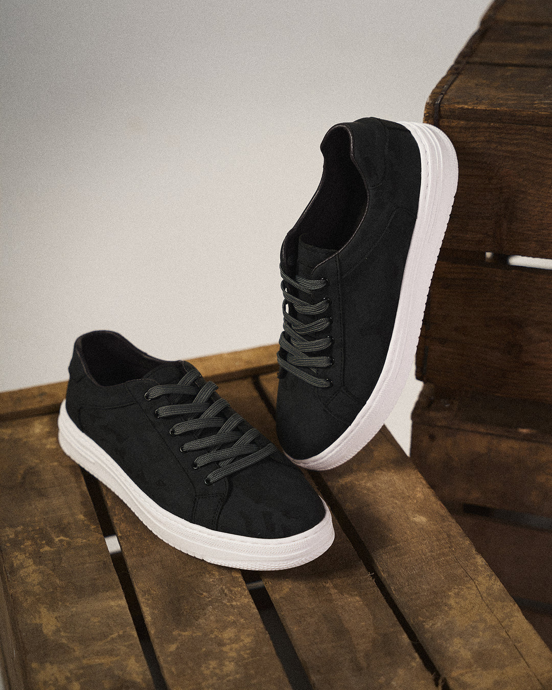 Cowhide Leather Sneakers with All-Day Comfort