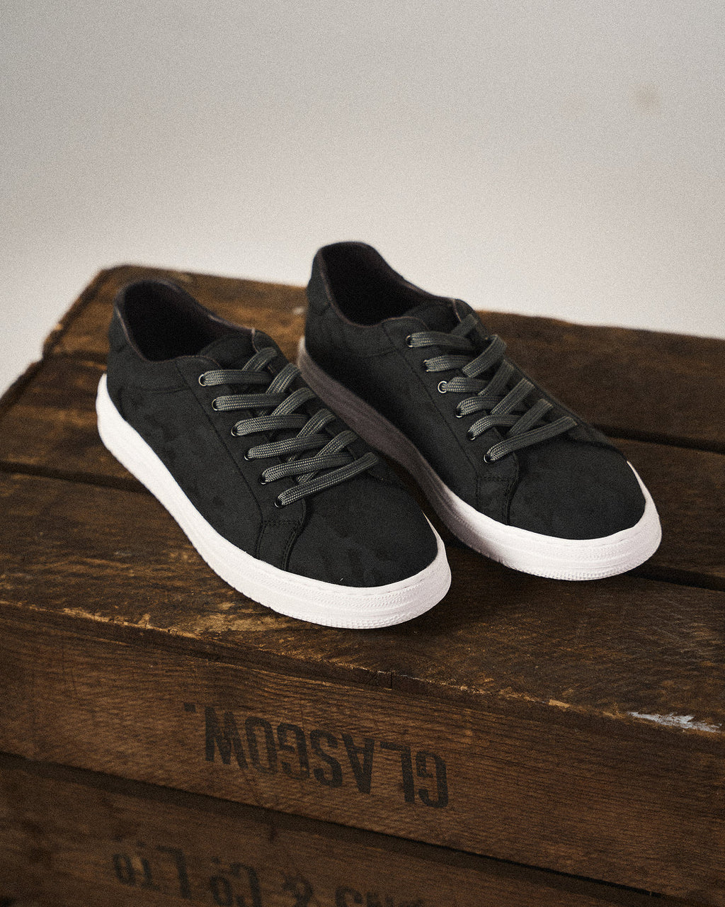 Cowhide Leather Sneakers with All-Day Comfort