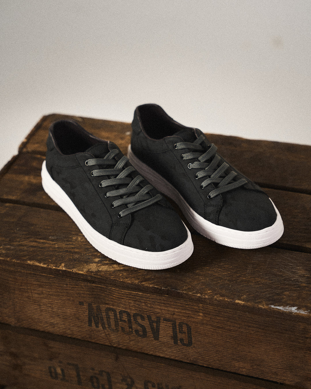 Cowhide Leather Sneakers with All-Day Comfort