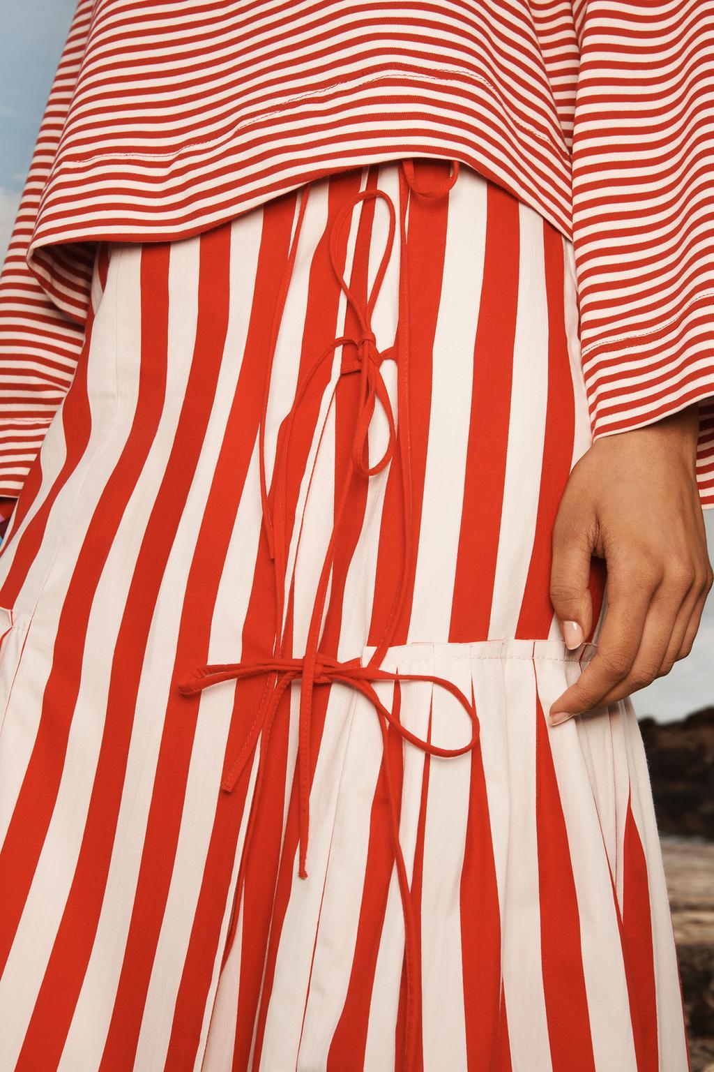 Modern Striped Pleated Midi Skirt
