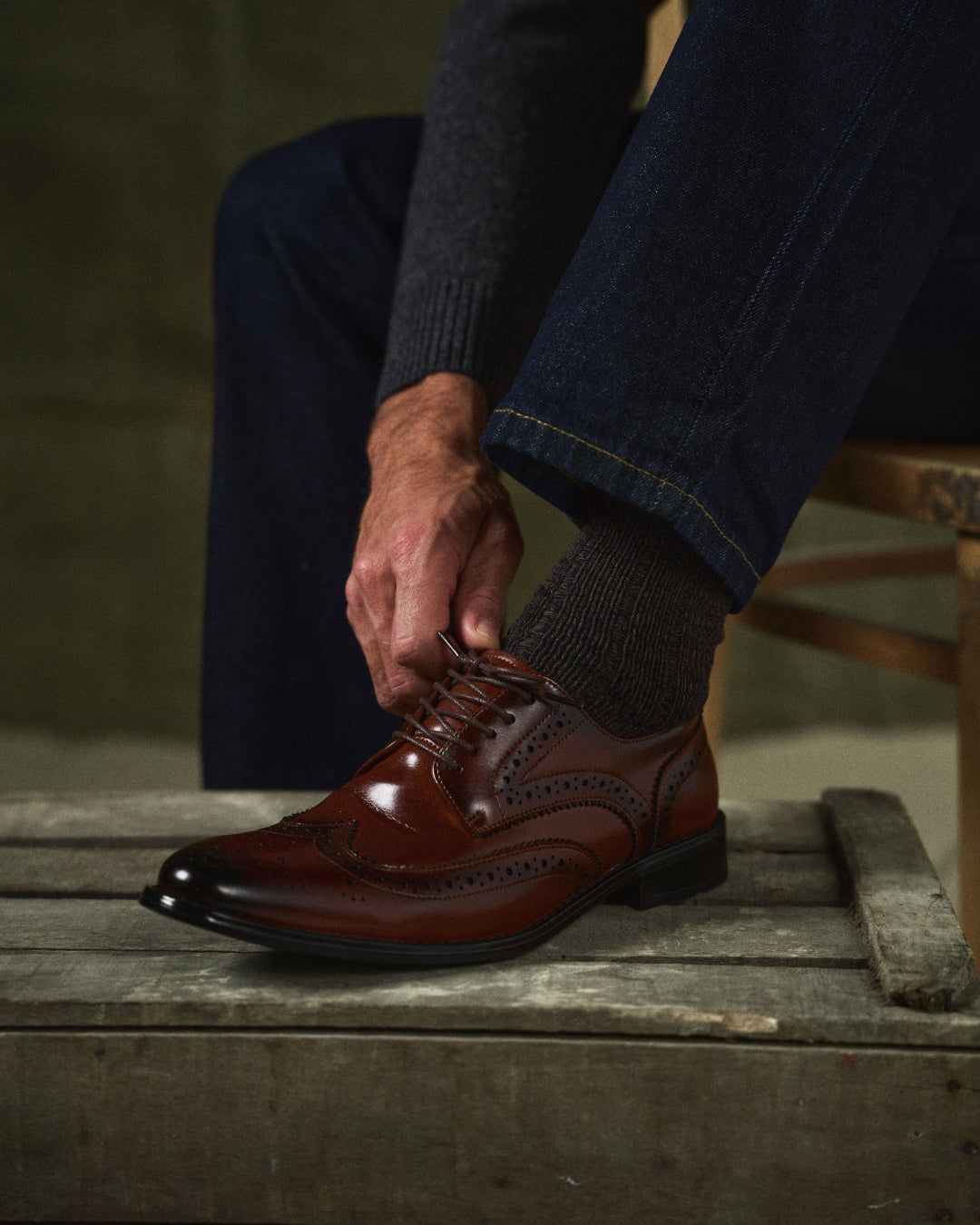 Cowhide Leather Oxford Shoes with Breathable Upper