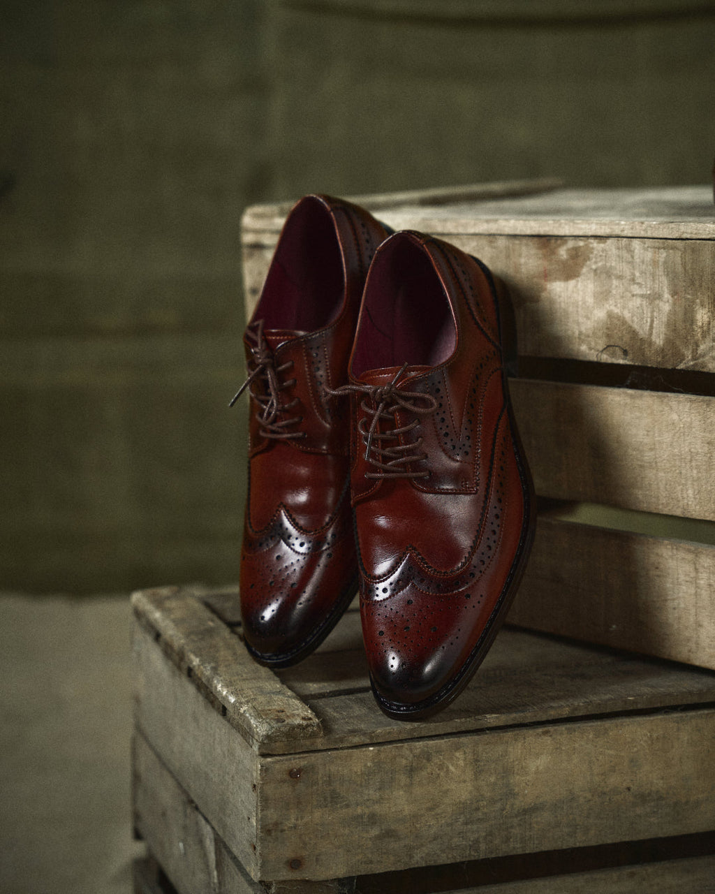 Cowhide Leather Oxford Shoes with Breathable Upper