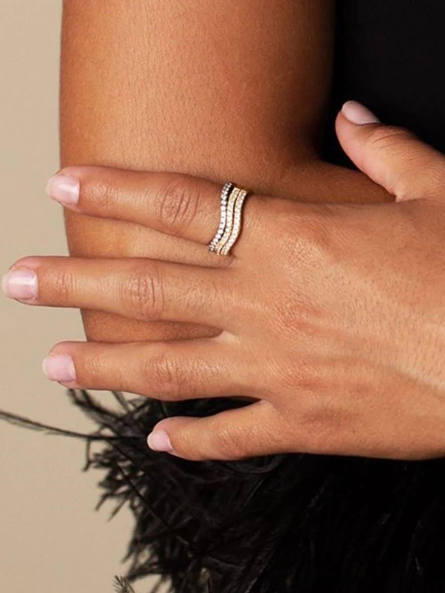 Statement Sleek Wave Line Diamond-Inlaid Ring