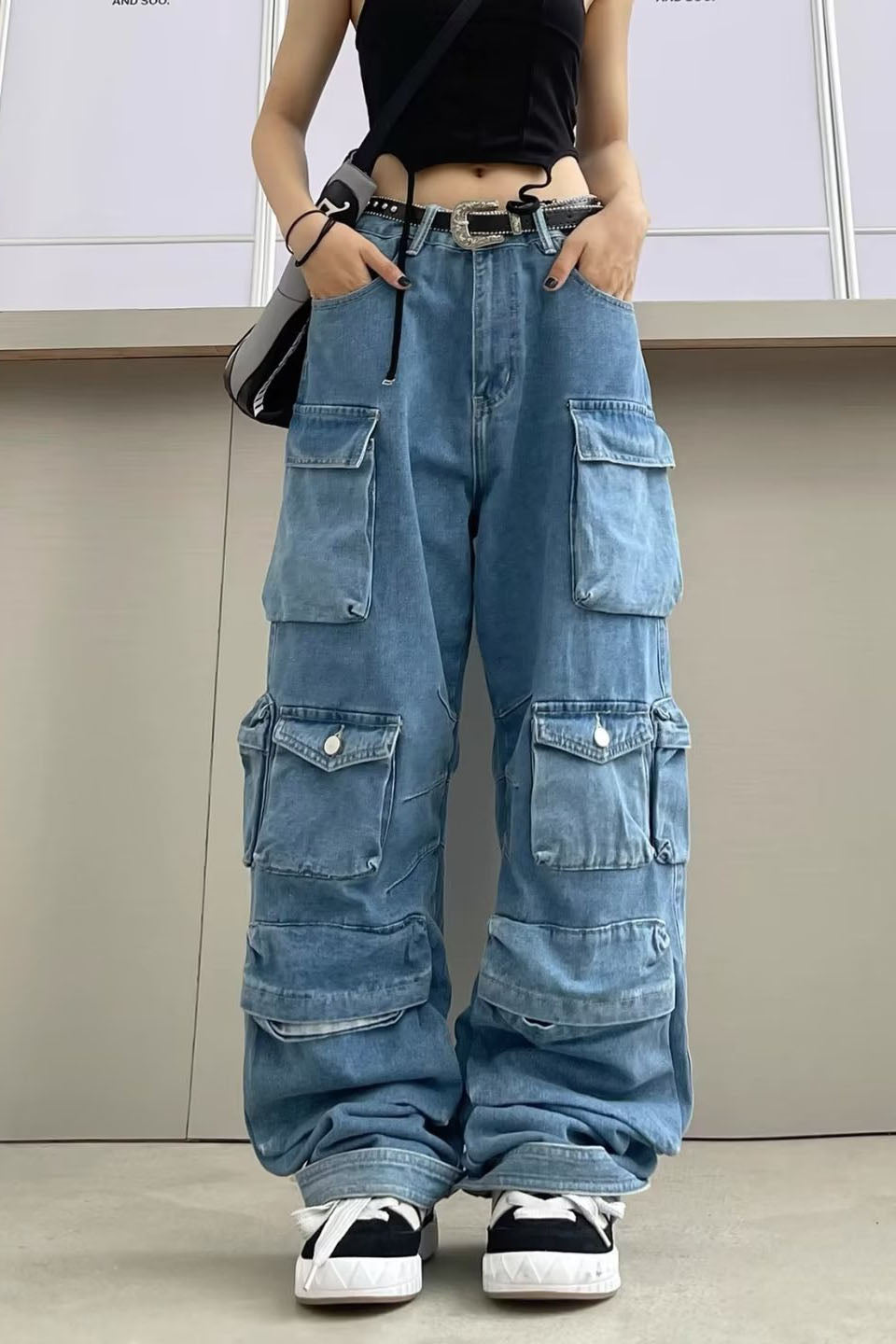 Modern Light Wash Zip Jeans