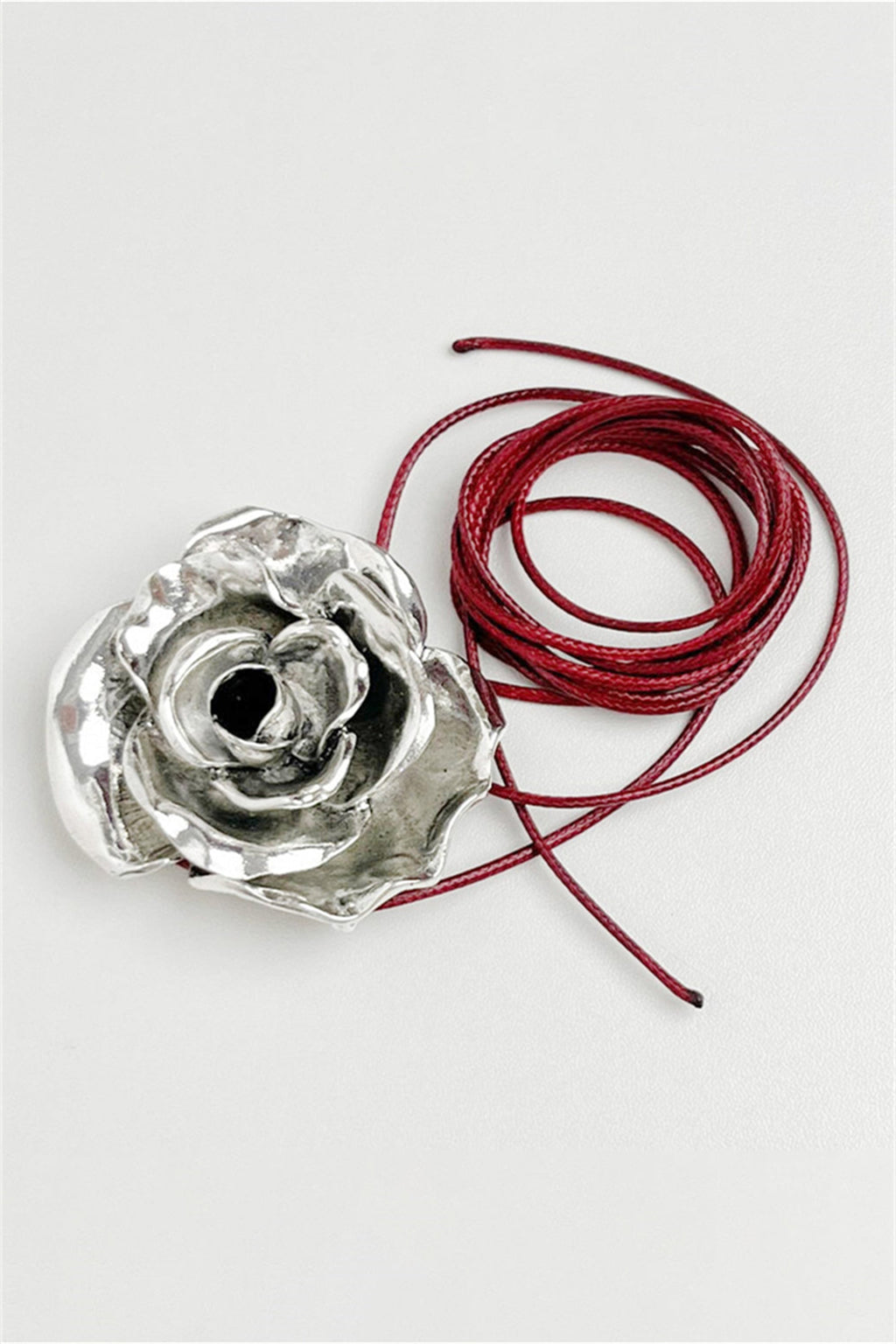 Statement Alloy Flower Pendant Choker