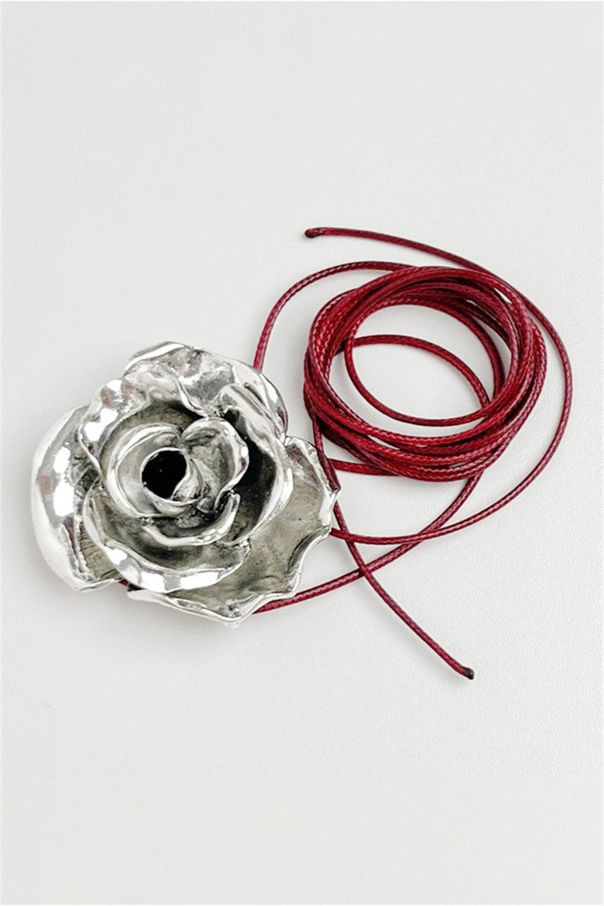 Statement Alloy Flower Pendant Choker