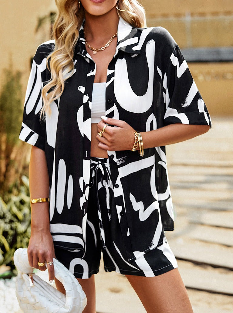 Fera - Two-Piece Set with Black and White Shorts and Geometric Oval Print