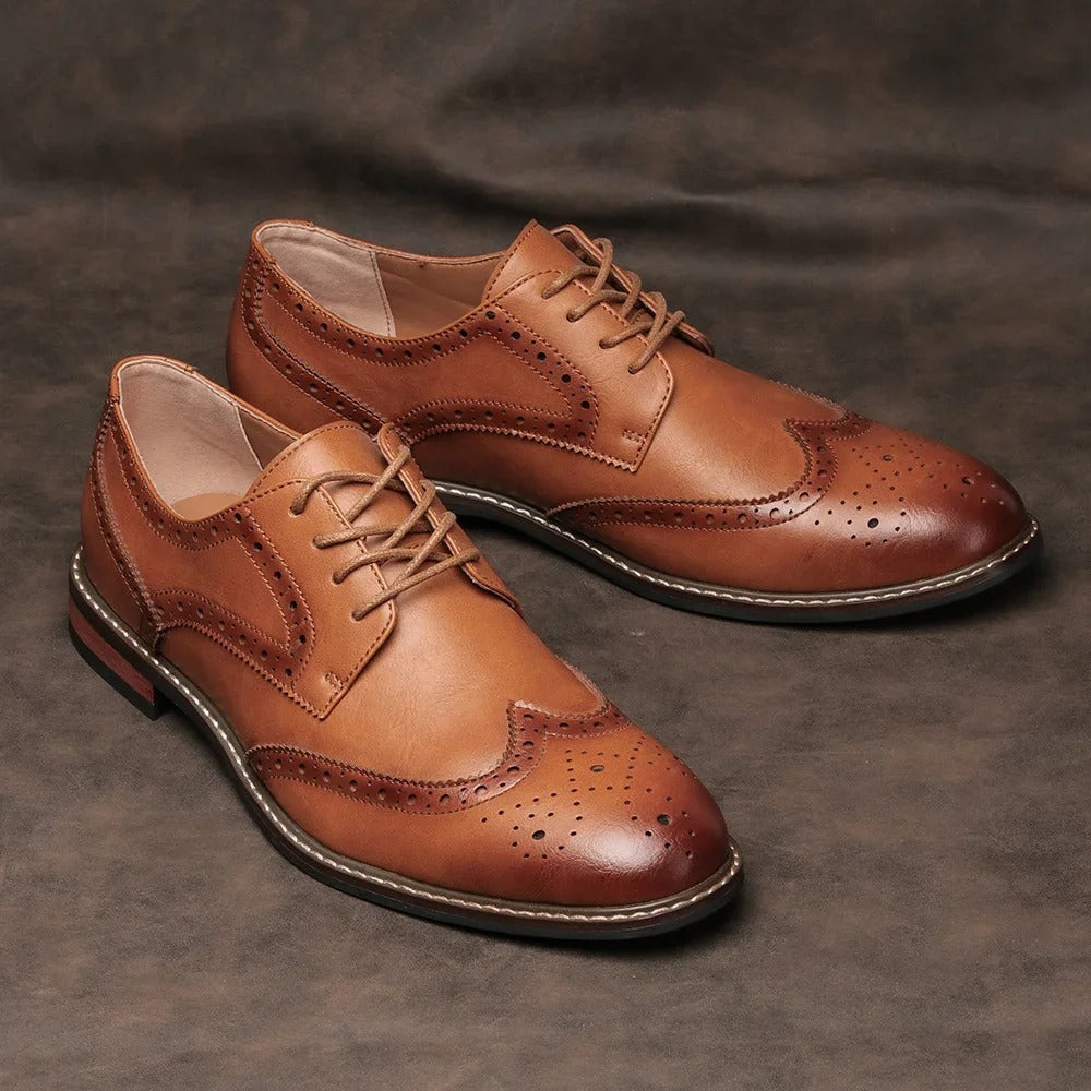 Polished Leather Oxford Shoes with Brogue Detailing