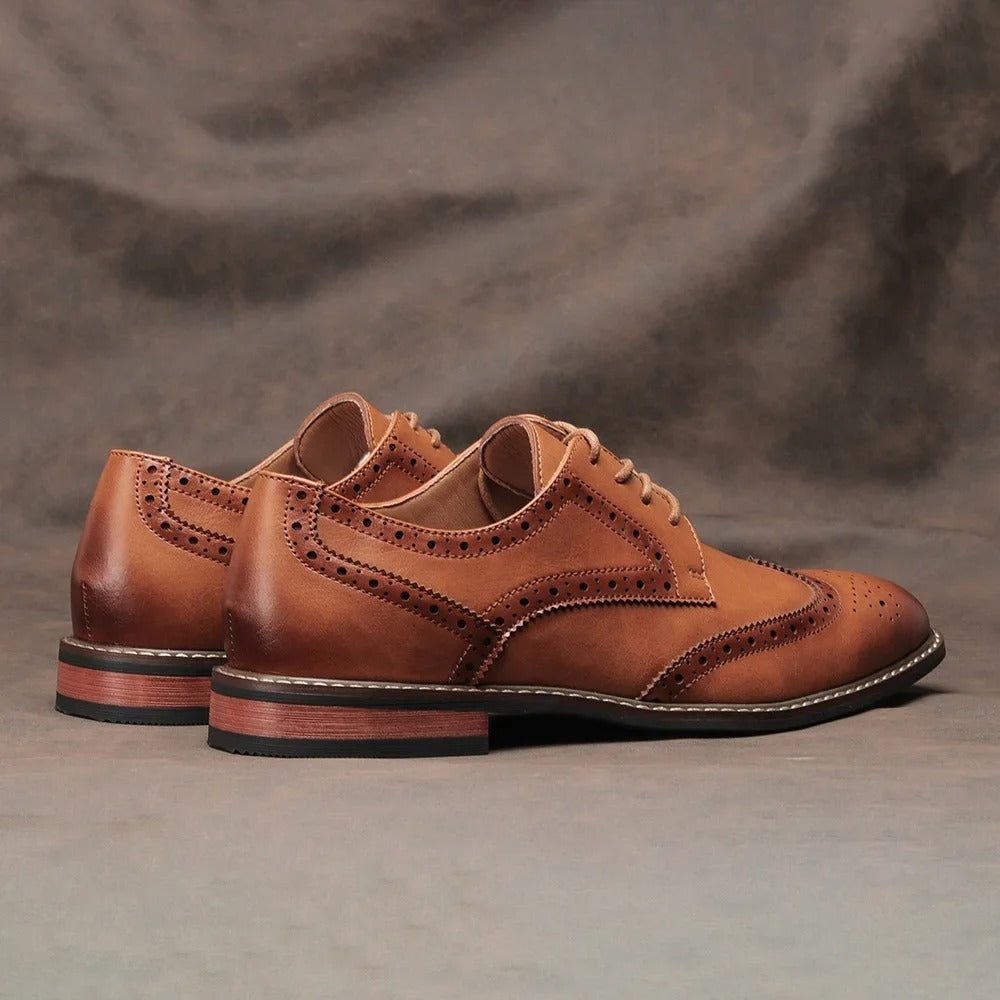 Polished Leather Oxford Shoes with Brogue Detailing