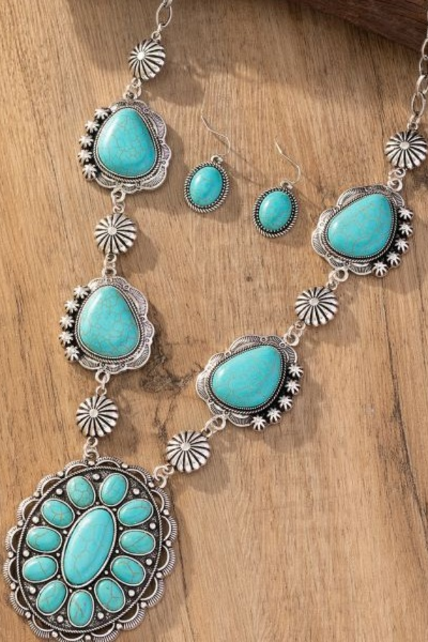 Coordinated Women's Western Retro Turquoise Necklace Jewelry Set