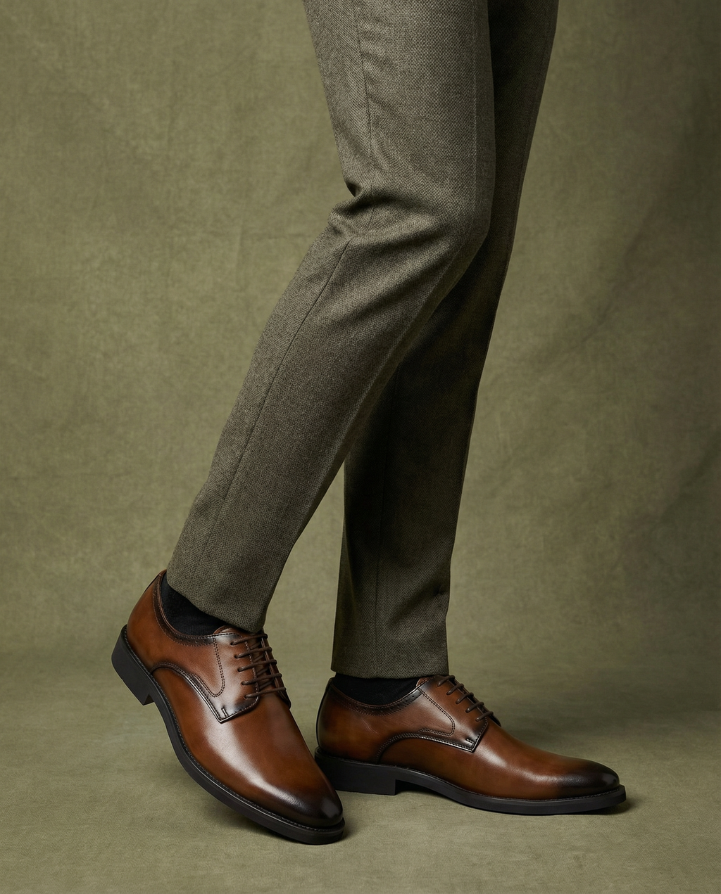 Polished Leather Oxford Shoes with Lace-Up Closure