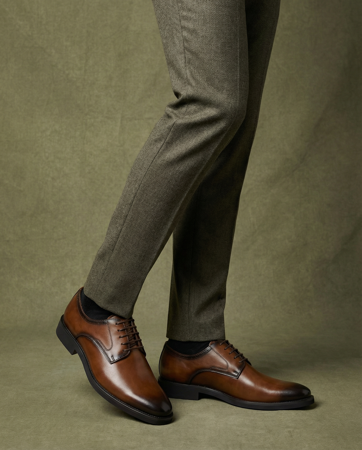 Polished Leather Oxford Shoes with Lace-Up Closure