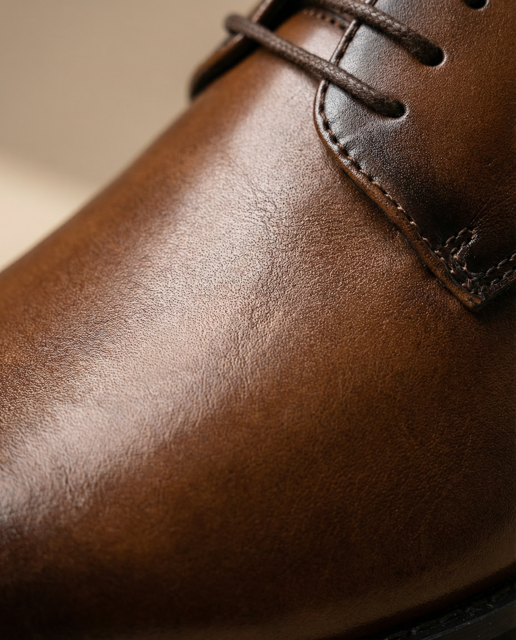 Polished Leather Oxford Shoes with Lace-Up Closure