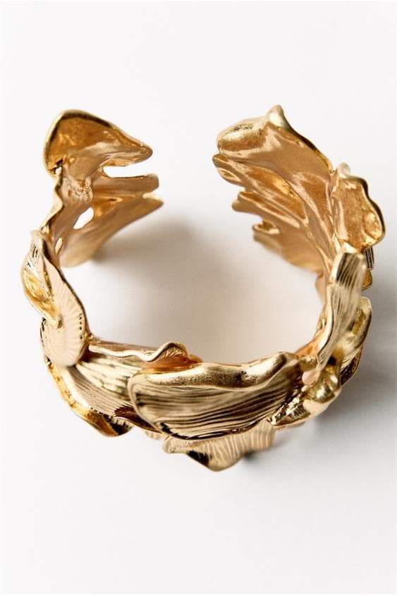 Statement Metallic Textured Flowers Bracelet