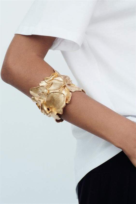 Statement Metallic Textured Flowers Bracelet